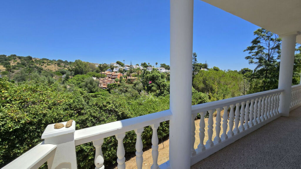 Detached Villa Calahonda Málaga - image 13