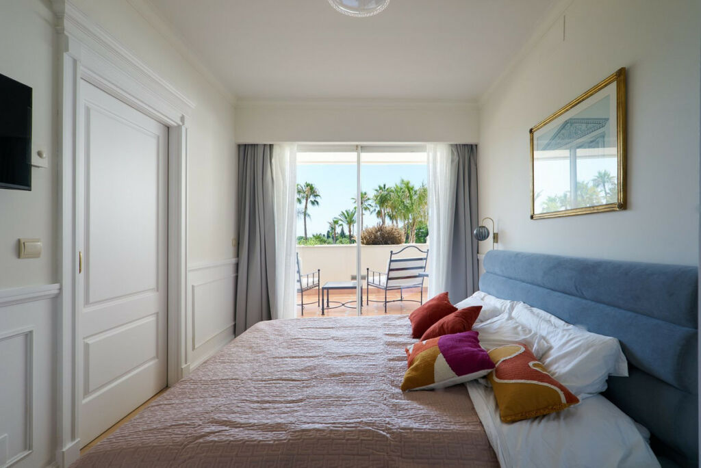 Middle Floor Apartment The Golden Mile Málaga - image 9