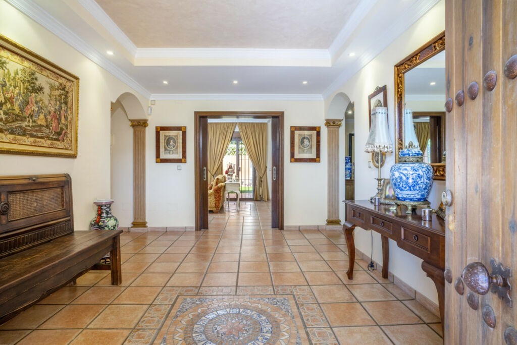 Detached Villa Guadalmina Alta Málaga - image 4