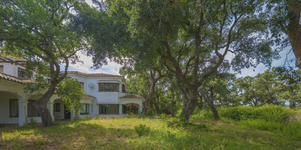 Detached Villa San Roque Club Cádiz - image 4