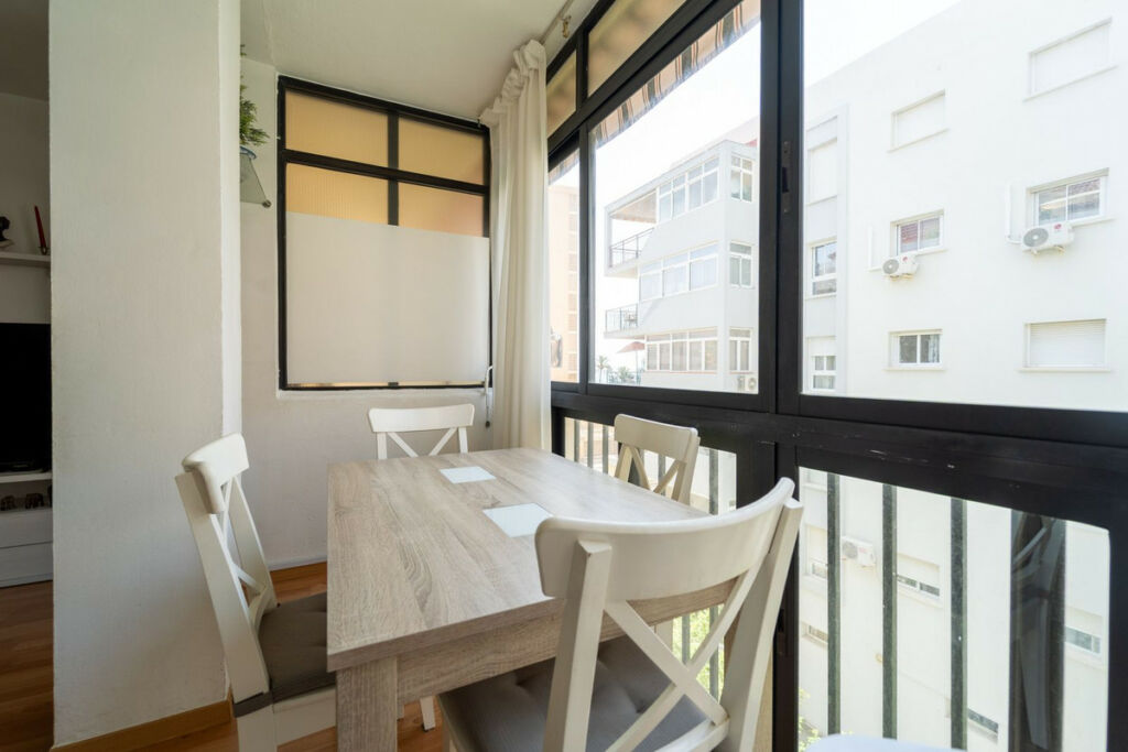 Middle Floor Apartment Torreblanca Málaga - image 4