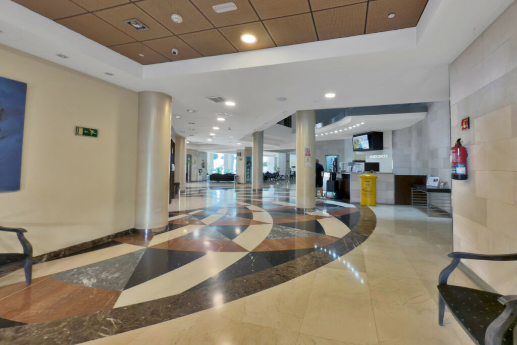 Middle Floor Apartment Benalmadena Málaga - image 4