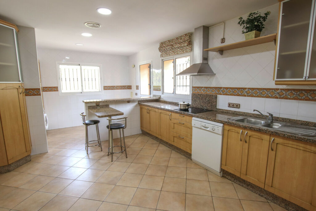 Detached Villa El Rosario Málaga - image 4