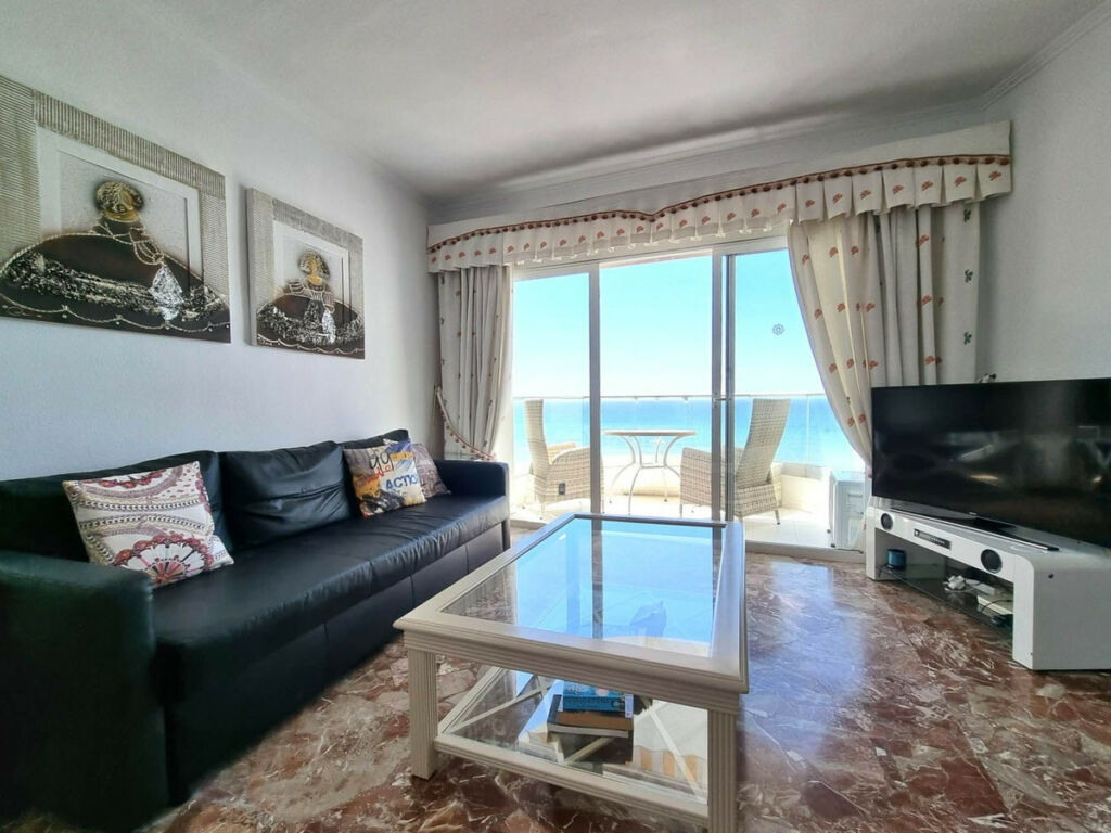Middle Floor Apartment Calahonda Málaga - image 4