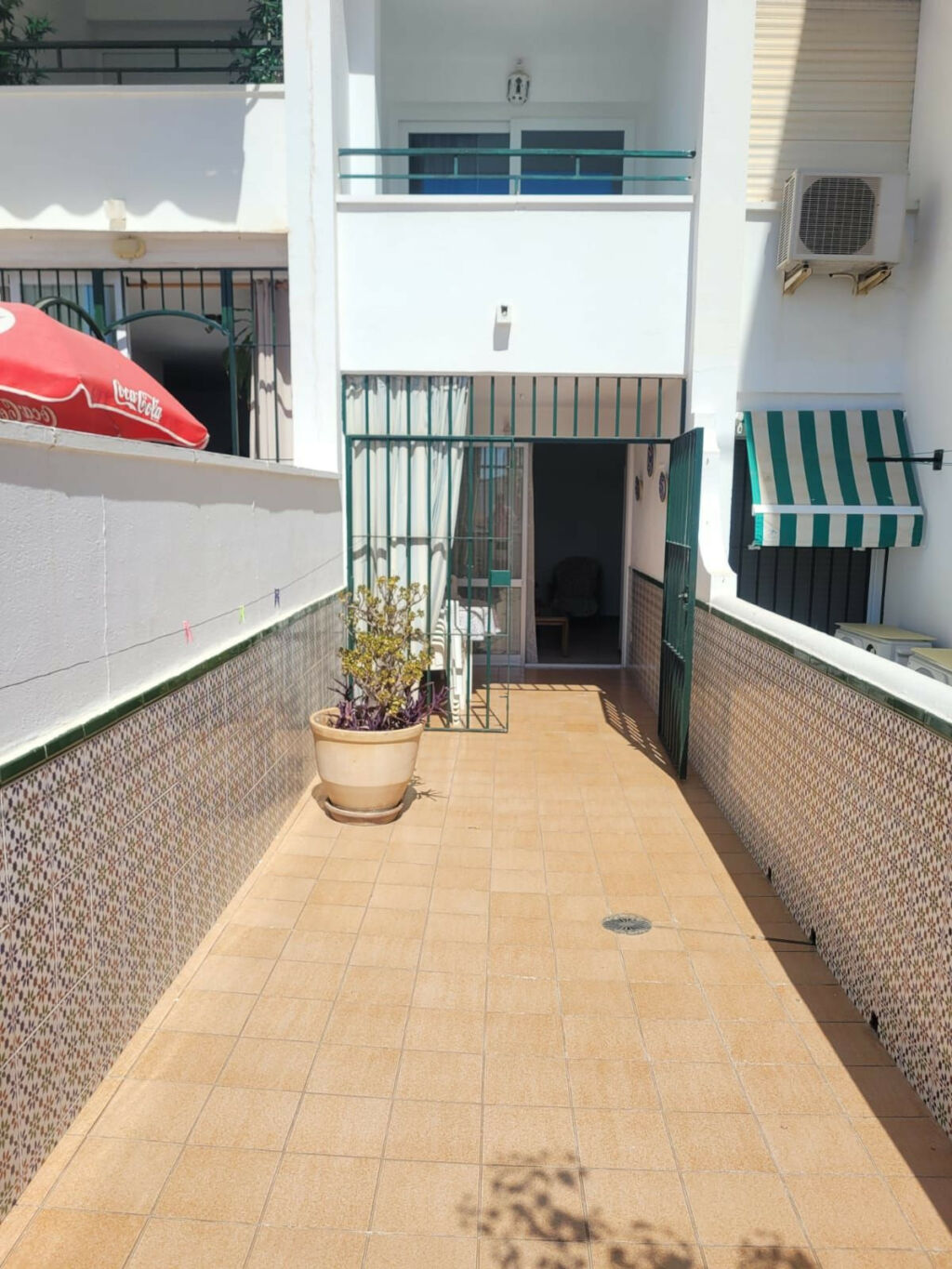 Ground Floor Apartment La Carihuela Málaga - image 4