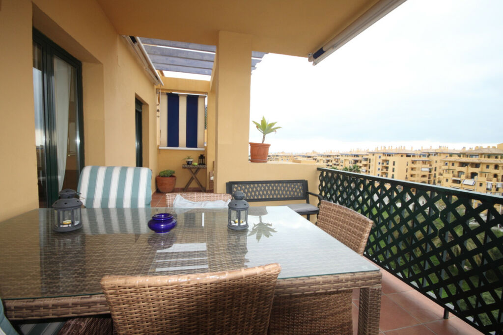 Middle Floor Apartment San Pedro de Alcántara Málaga - image 4