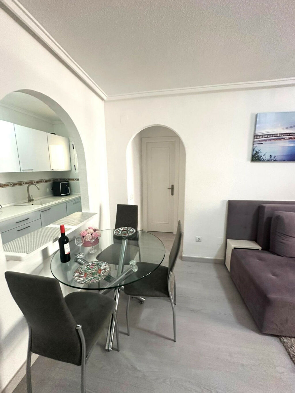 Middle Floor Apartment Torrevieja Alicante - image 4