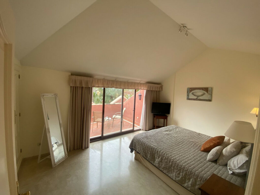 Top Floor Apartment Marbella Málaga - image 4