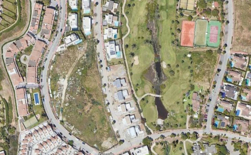 Residential Plot El Paraiso Málaga - image 4