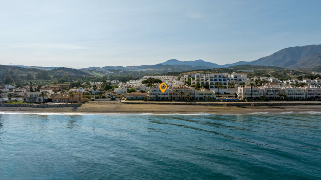Middle Floor Apartment Estepona Málaga - image 4