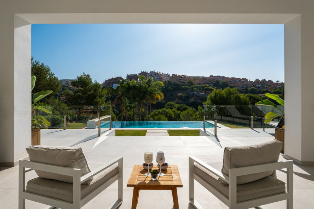 Detached Villa Elviria Málaga - image 4