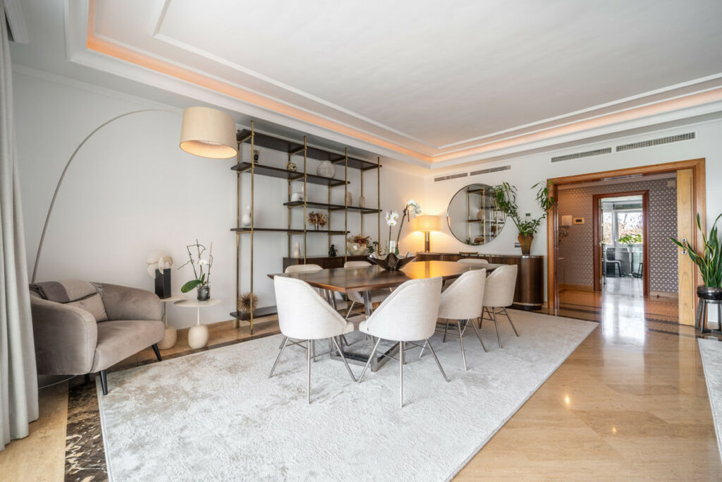 Middle Floor Apartment Puerto Banús Málaga - image 4