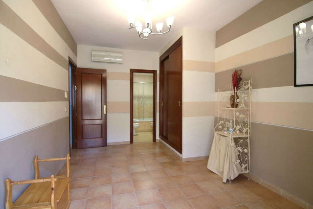 Townhouse Coín Málaga - image 4