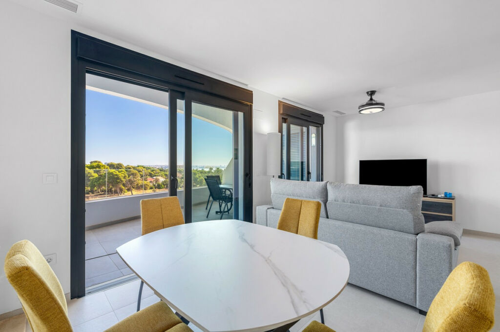 Middle Floor Apartment Punta Prima Alicante - image 4