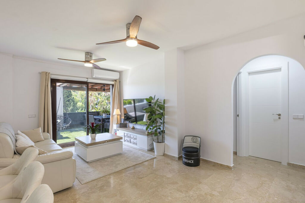 Middle Floor Apartment The Golden Mile Málaga - image 4