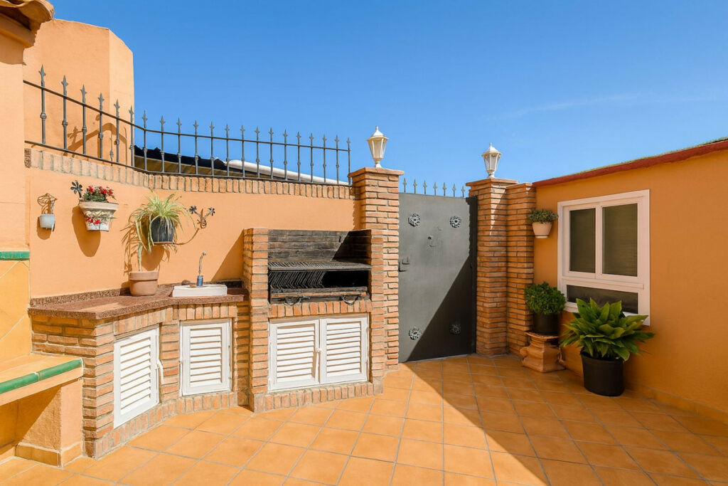 Townhouse Diana Park Málaga - image 4