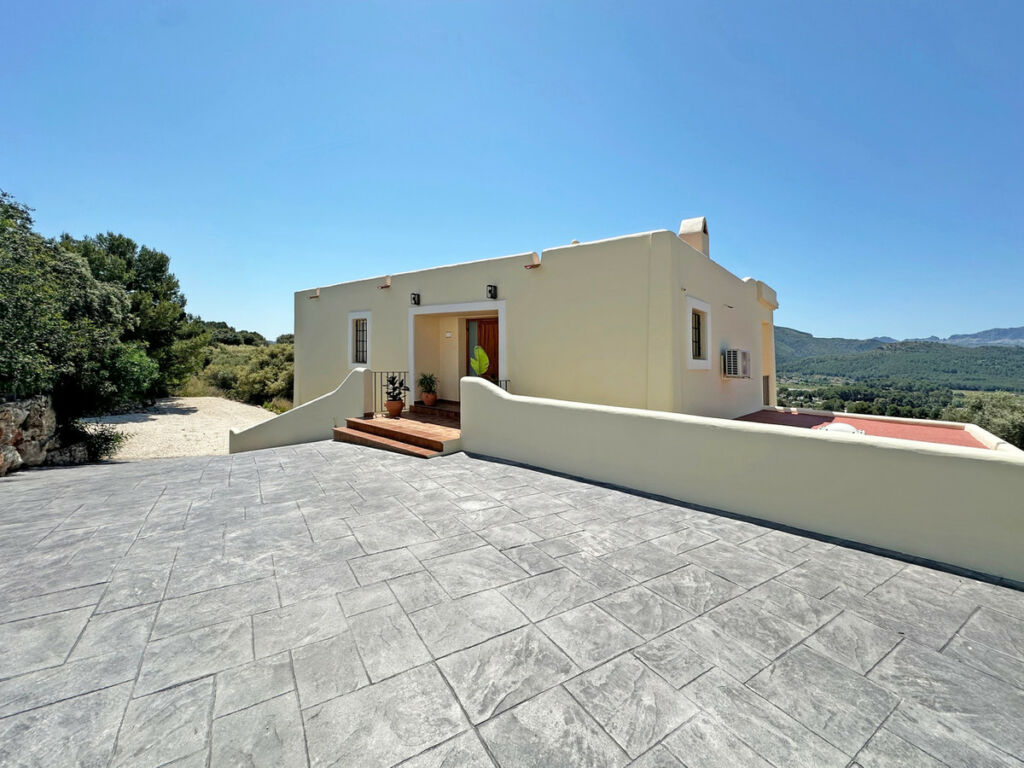 Detached Villa Jalon Alicante - image 4