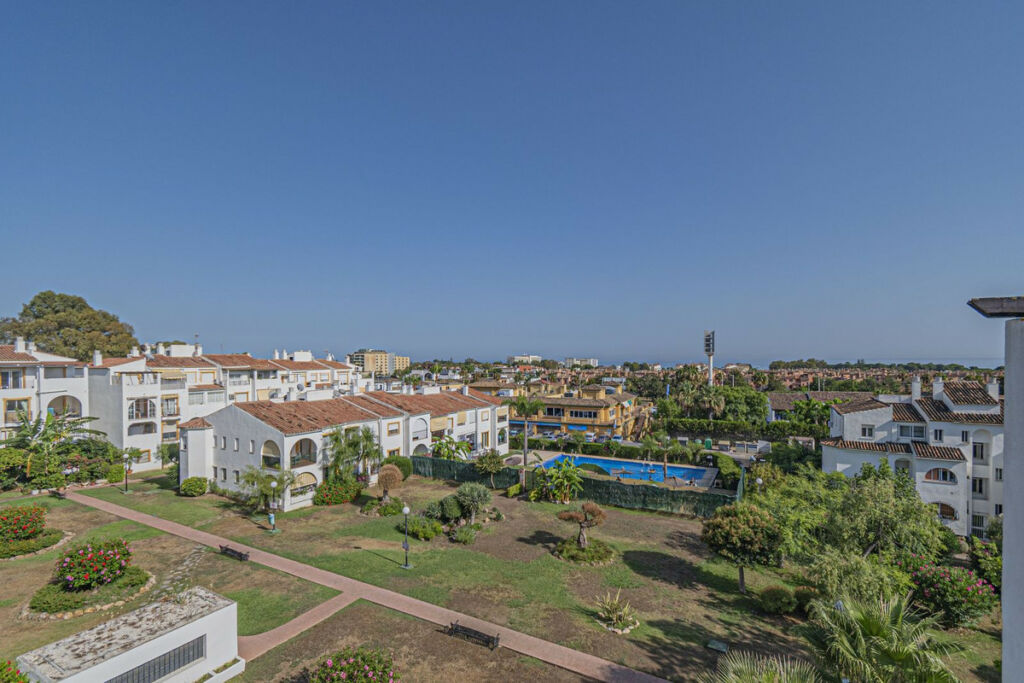 Top Floor Apartment Diana Park Málaga - image 4