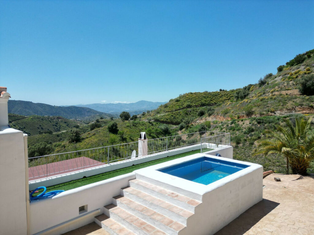 Detached Villa Sedella Málaga - image 5