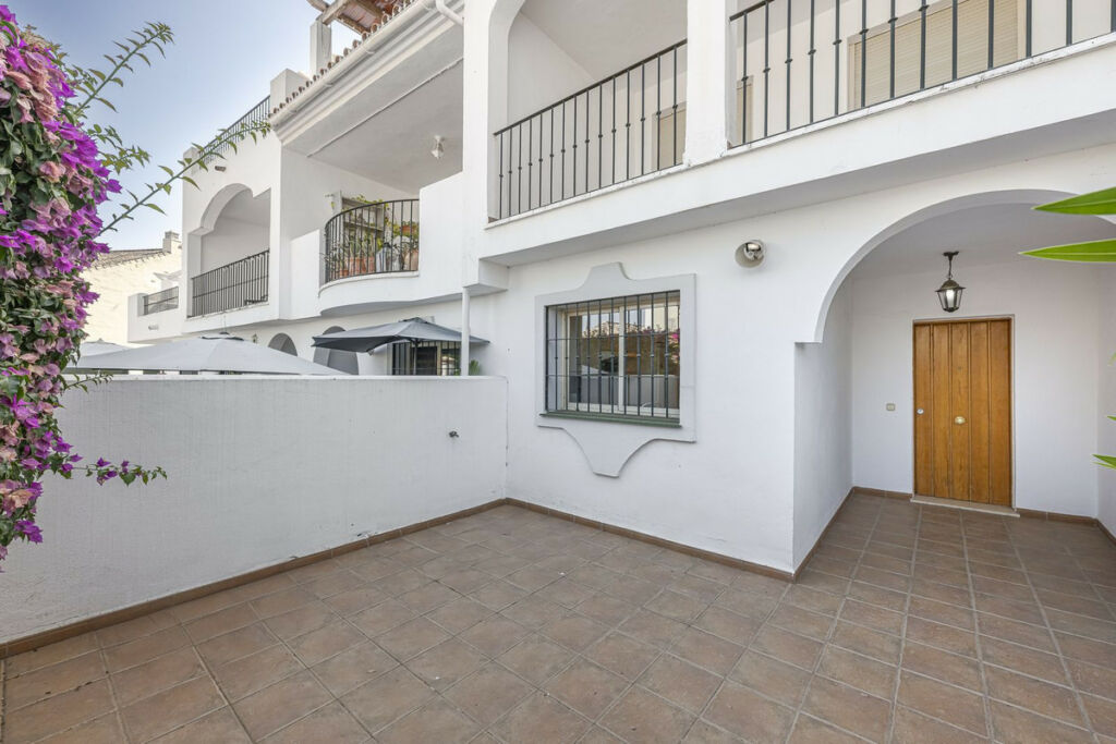 Townhouse Nueva Andalucía Málaga - image 5