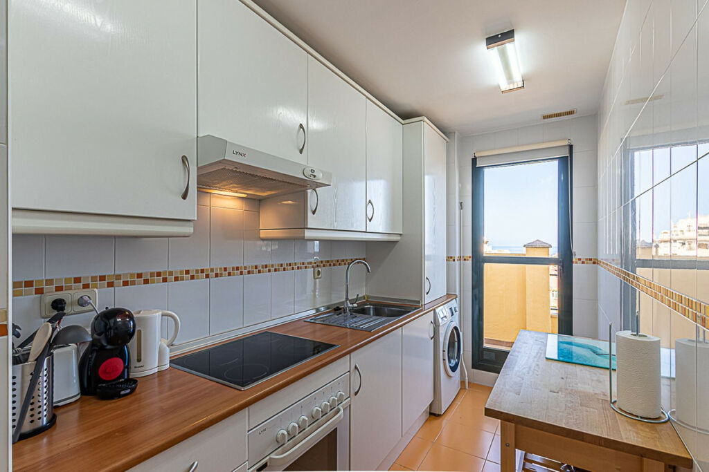 Middle Floor Apartment Benalmadena Málaga - image 4