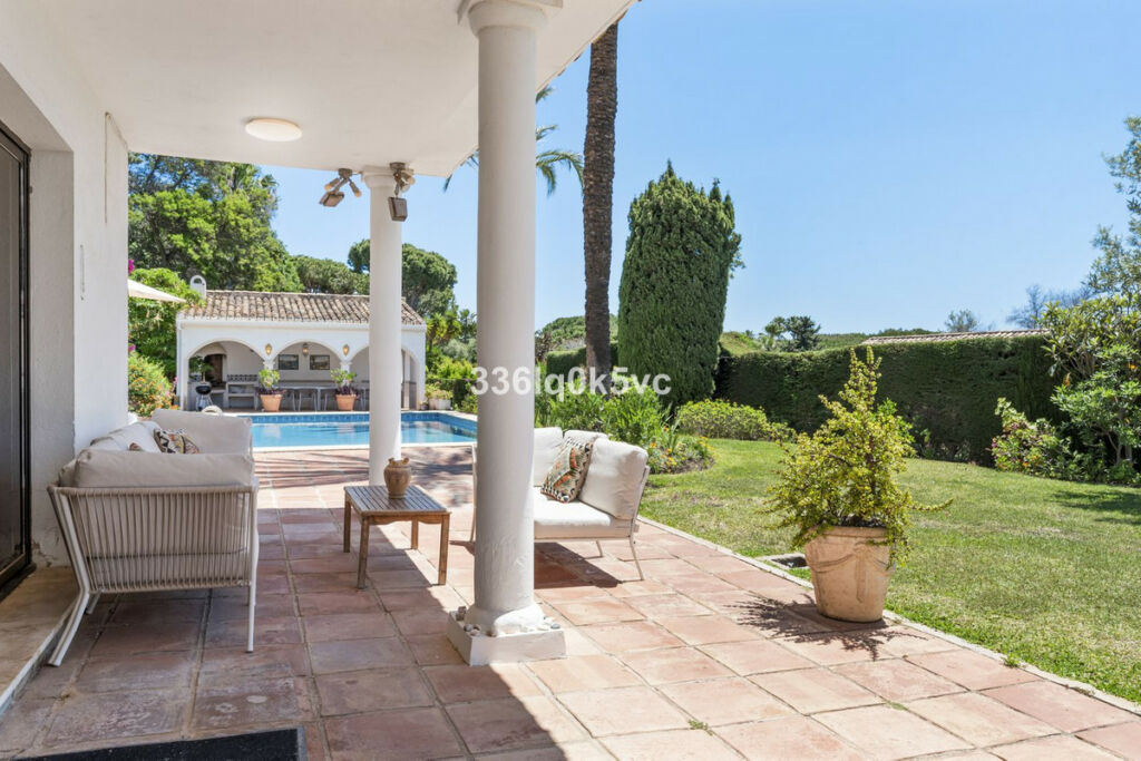 Detached Villa Las Chapas Málaga - image 4