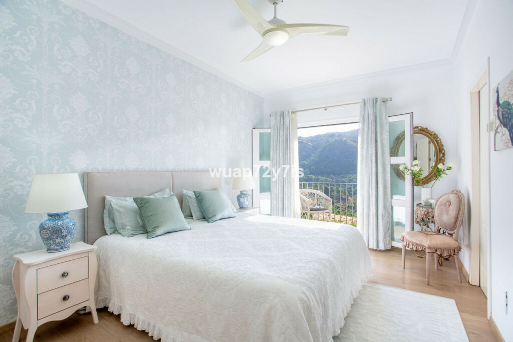 Detached Villa Benahavís Málaga - image 6