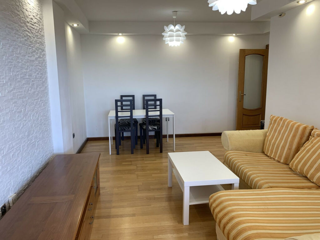 Middle Floor Apartment Estepona Málaga - image 4