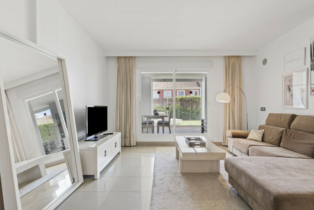 Ground Floor Apartment Estepona Málaga - image 2