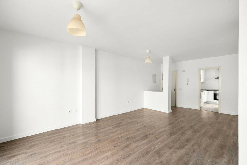 Middle Floor Apartment La Campana Málaga - image 4