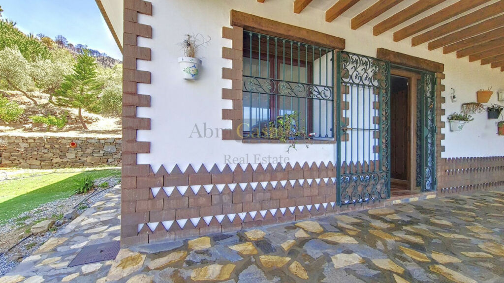 Detached Villa Canillas de Albaida Málaga - image 4