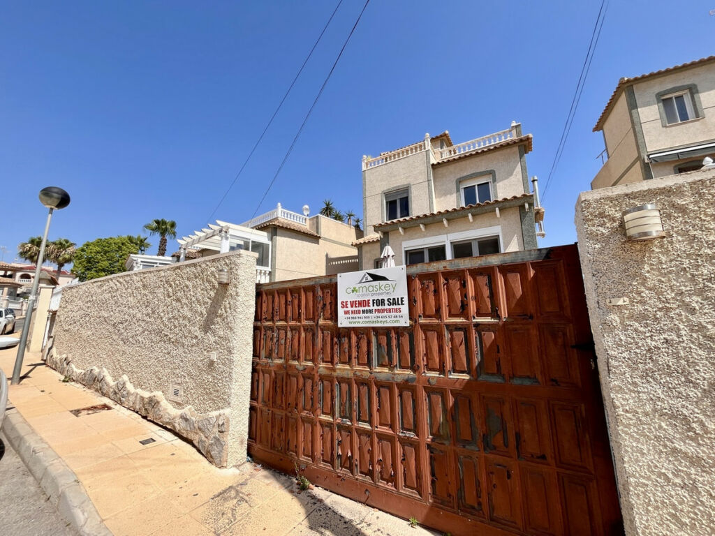 Detached Villa San Miguel de Salinas Alicante - image 4