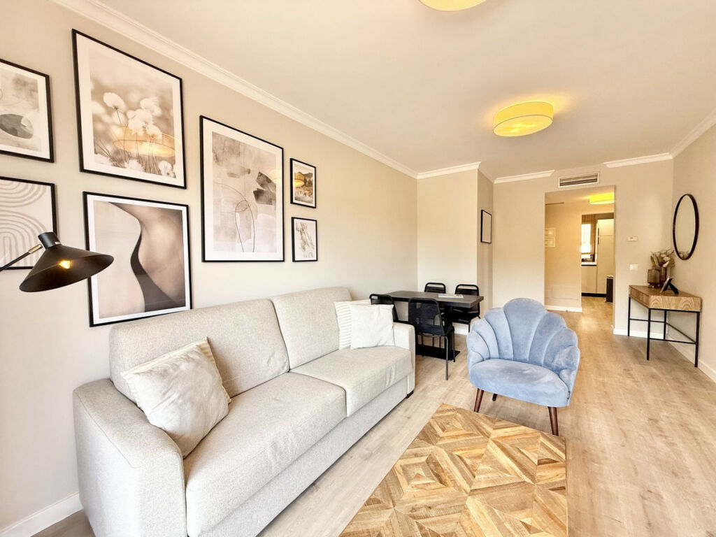 Middle Floor Apartment Benahavís Málaga - image 4