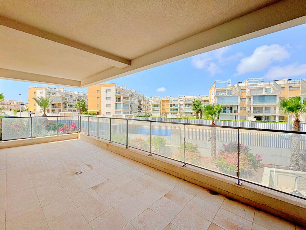 Middle Floor Apartment Villamartin Alicante - image 6