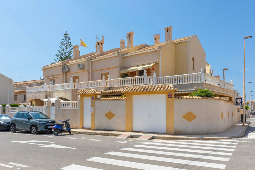 Detached Villa Torrevieja Alicante - image 3