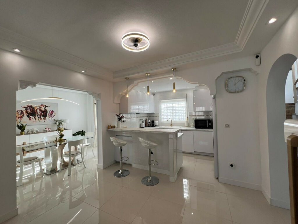 Detached Villa Algorfa Alicante - image 4