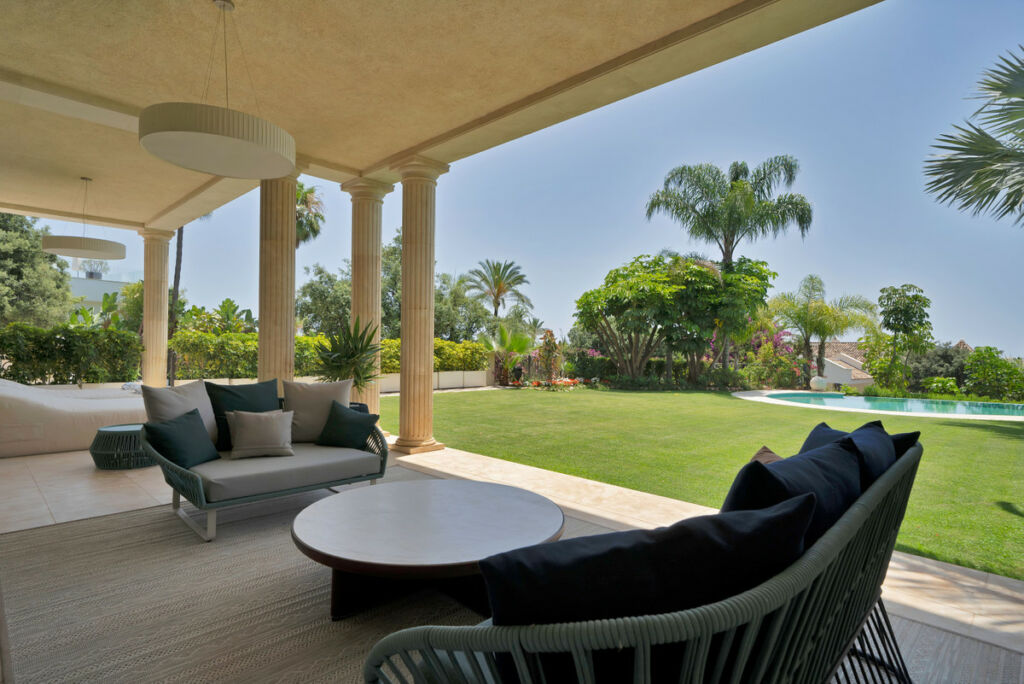 Detached Villa Sierra Blanca Málaga - image 4