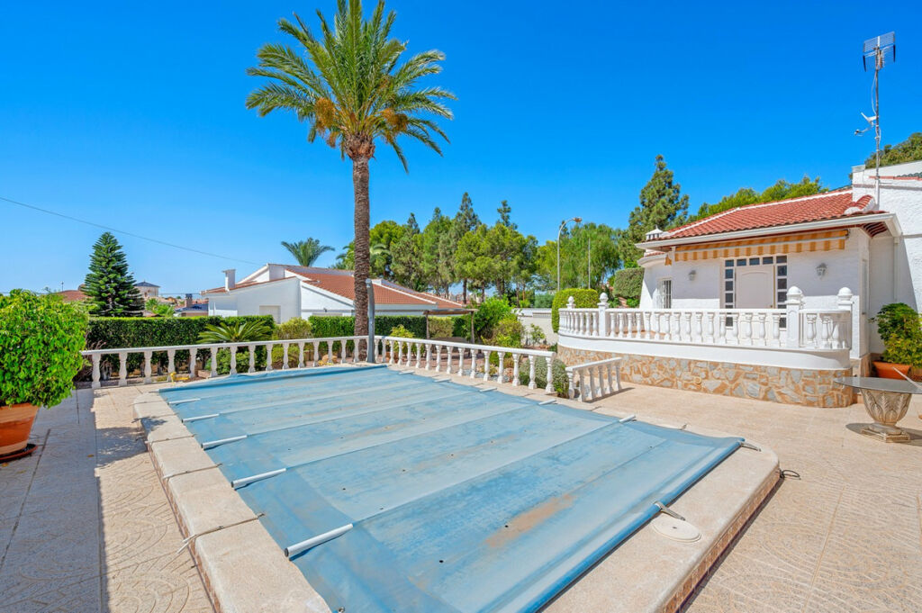 Detached Villa Ciudad Quesada Alicante - image 4