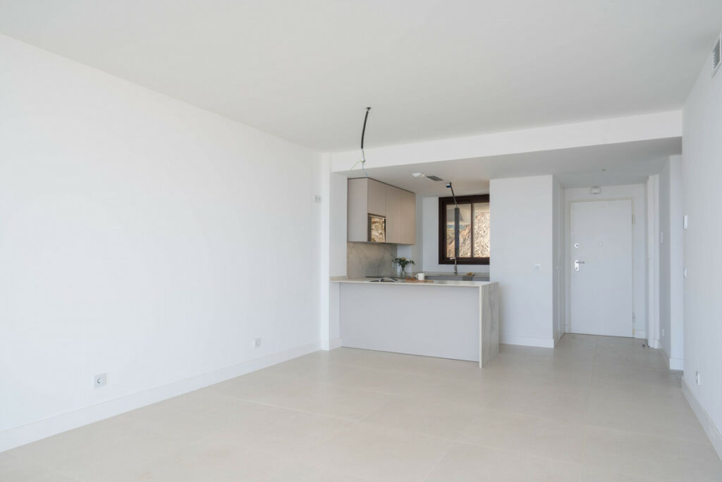 Middle Floor Apartment Fuengirola Málaga - image 4