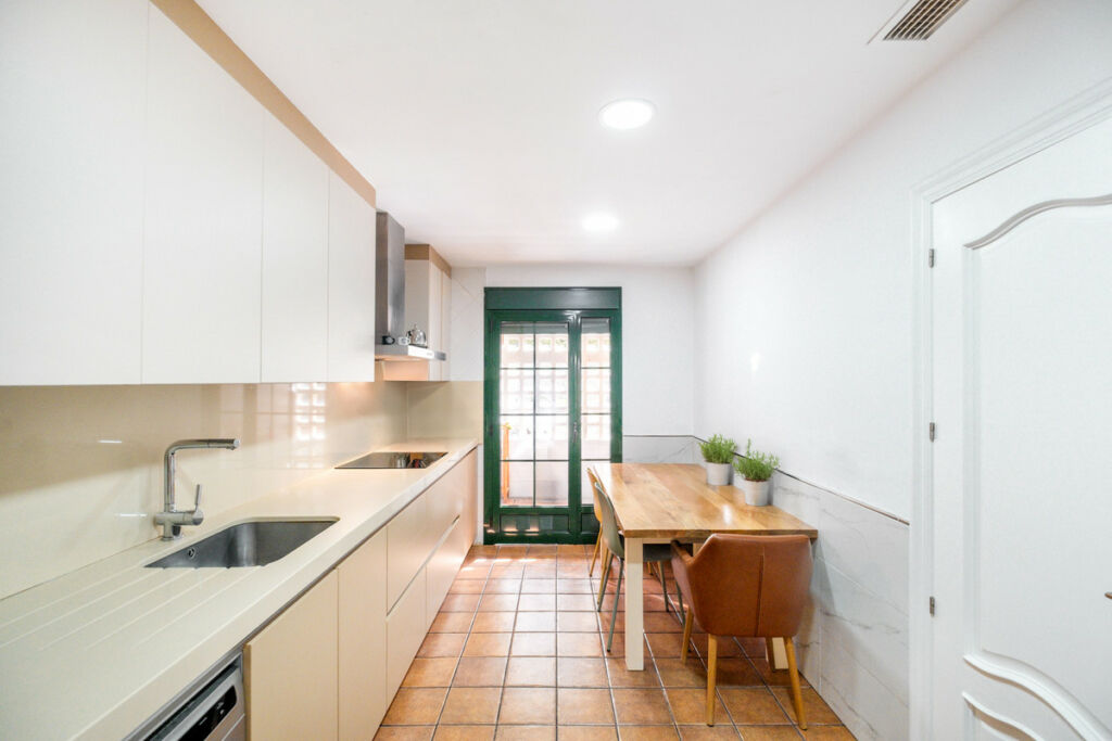 Townhouse Nagüeles Málaga - image 4