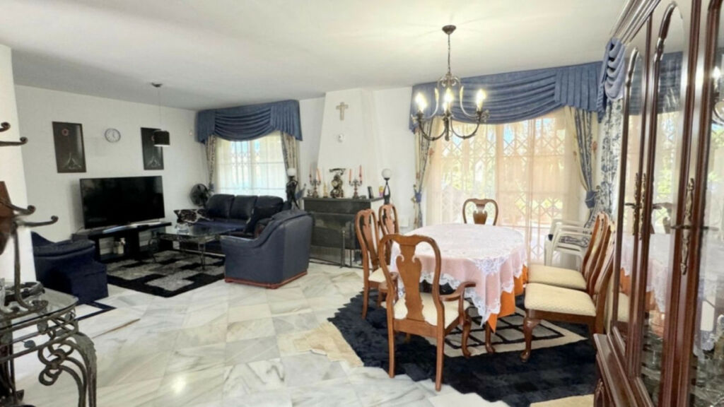 Semi-Detached House Atalaya Málaga - image 4