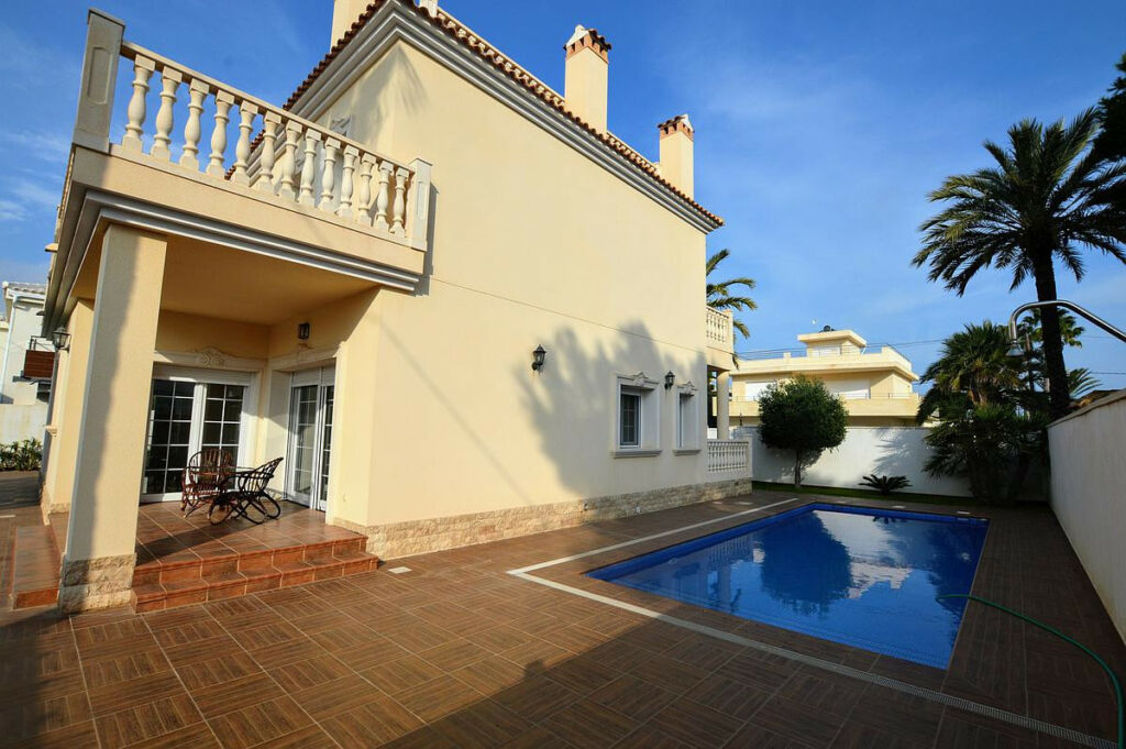 Detached Villa Cabo Roig Alicante - image 4