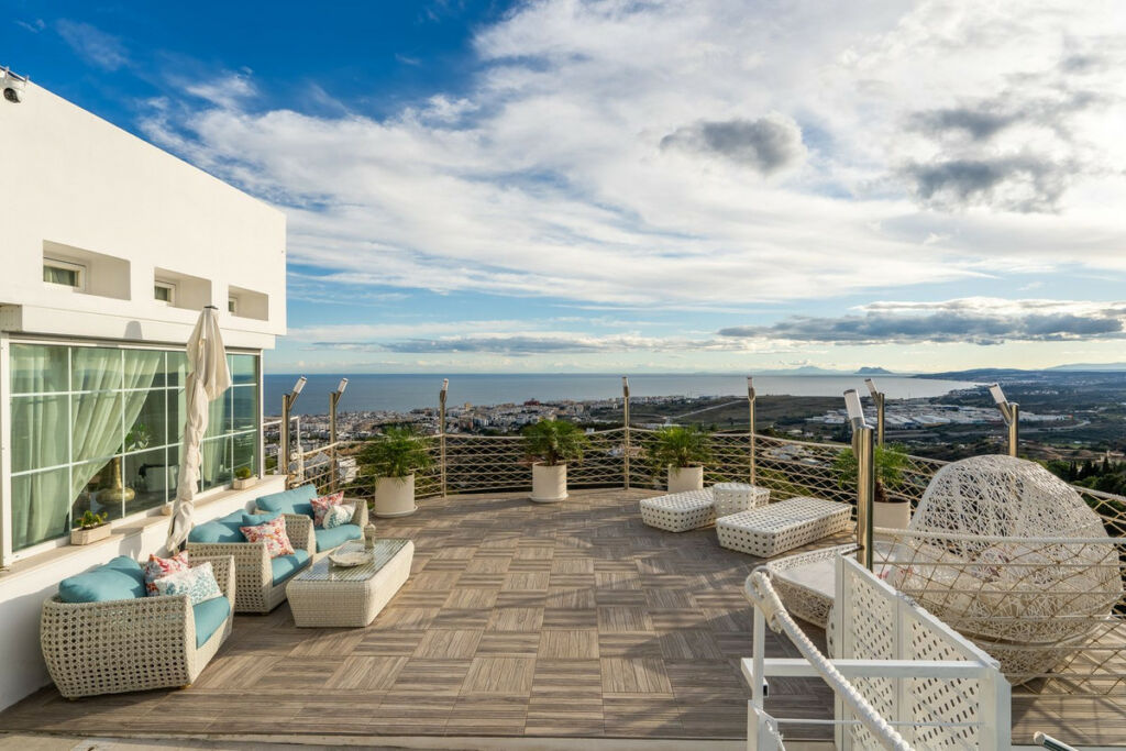 Detached Villa Estepona Málaga - image 4