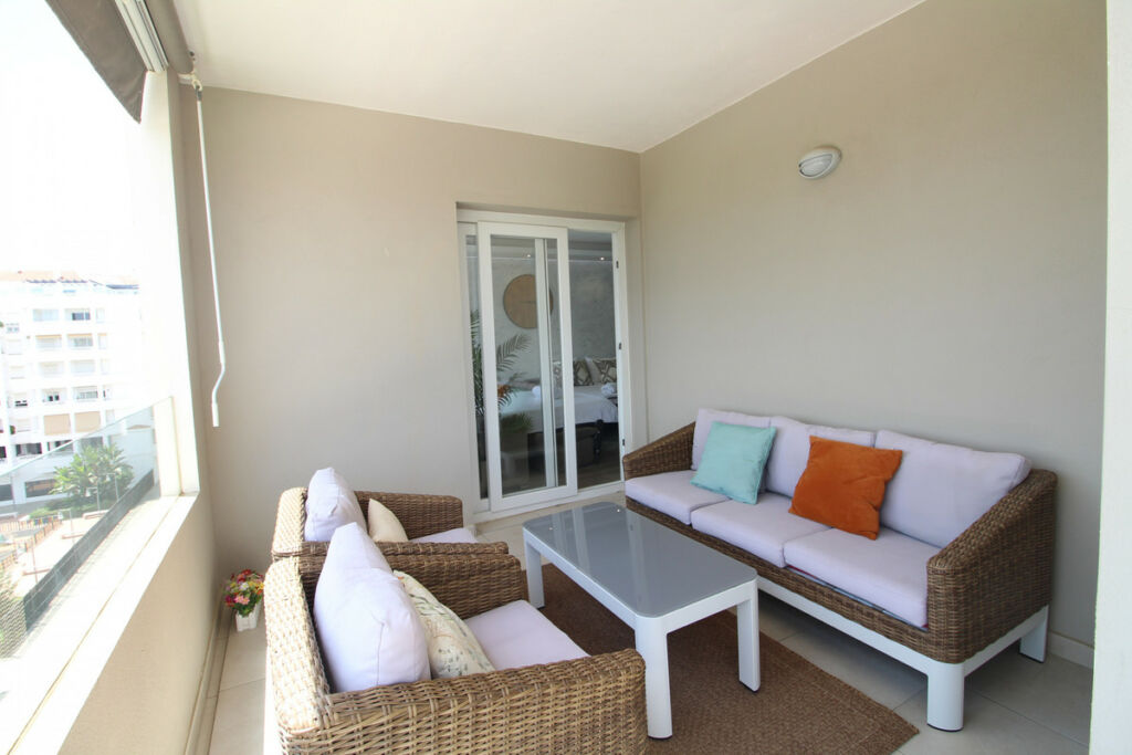 Middle Floor Apartment Nueva Andalucía Málaga - image 4