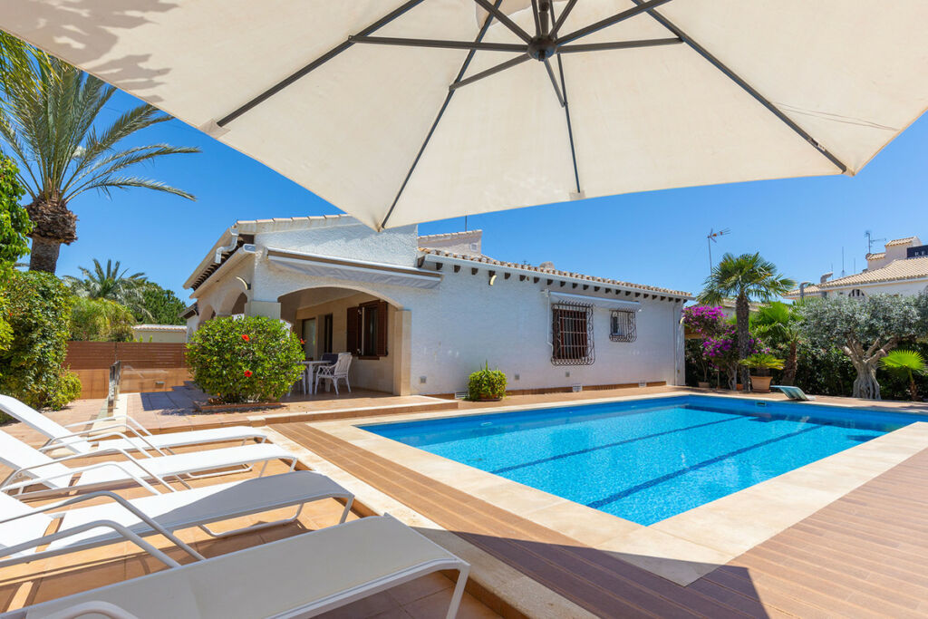 Detached Villa Punta Prima Alicante - image 4