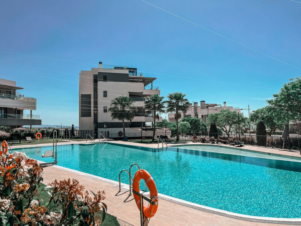 Middle Floor Apartment Estepona Málaga - image 4