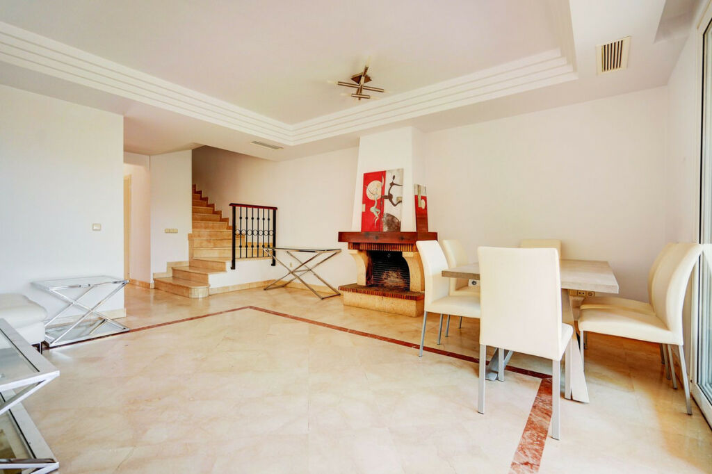 Semi-Detached House Riviera del Sol Málaga - image 4