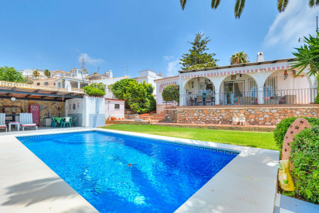 Detached Villa Fuengirola Málaga - image 4