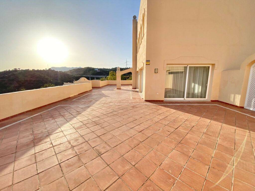 Penthouse Duplex Elviria Málaga - image 4
