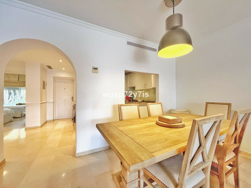 Middle Floor Apartment Estepona Málaga - image 4